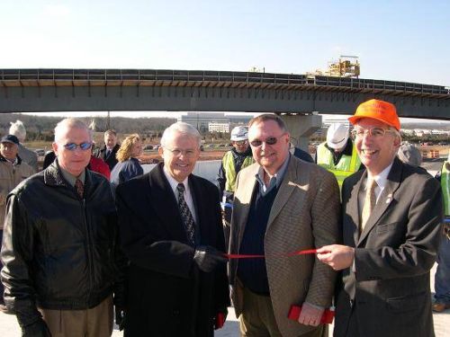 Dulles District Supervisor Steve Snow, Delegate Black,
Commonwealth Transportation Board member Hobie
Mitchell and Supervisor Delgaudio cut the ribbon on
the interchange. 