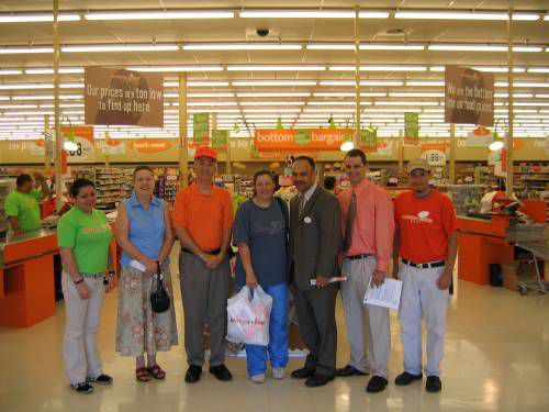 Supervisor Delgaudio at the grand opening of Bottom Dollar Supermarket in Sterling with "first customer", the store manager and planning commissioner Helena Syska. (7/26/06)